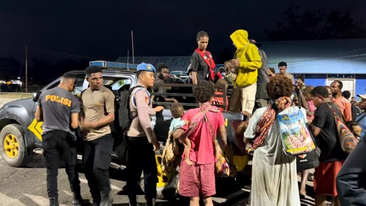 Polres Boven Digoel Berikan Pelayanan dan Pendampingan kepada Warga Pengungsi Distrik Manggelum