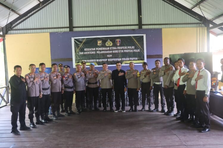 Propam Polda Papua Gelar Pembinaan Etika Profesi dan Asistensi Pelanggaran Kode Etik Profesi Polri di Polres Supiori