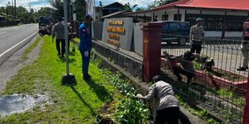 Wujud Toleransi dan Kepedulian, Polres Sarmi Bersihkan Gereja Santo Antonius Jelang HUT Bhayangkara ke-80