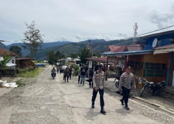 Hadir Beri Rasa Aman, Polres Tolikara Amankan Ibadah Minggu dan Gelar Patroli Kota Karubaga