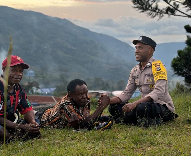 Bhabinkamtibmas Hadir di Tengah Masyarakat, Pererat Kedekatan Melalui Patroli Dialogis Humanis