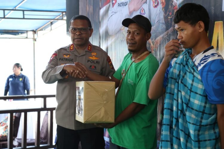 ‎Hari Bhayangkara ke-80, Polda Papua Layani Ratusan Warga melalui Bakti Kesehatan dan Bantuan Sosial