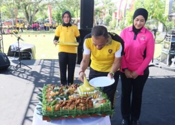 ‎Menyambut Hari Bhayangkara ke-80, Polres Keerom Gelar Jalan Santai dan Panggung Hiburan Bersama Masyarakat