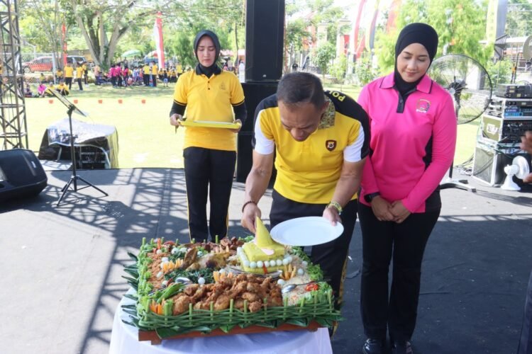 ‎Menyambut Hari Bhayangkara ke-80, Polres Keerom Gelar Jalan Santai dan Panggung Hiburan Bersama Masyarakat