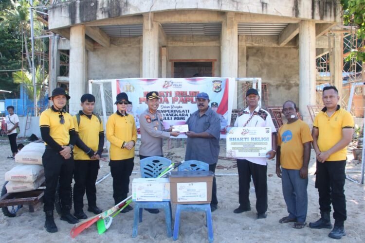 Sambut Hari Bhayangkara ke-80, Polda Papua Salurkan Bantuan Bahan Bangunan untuk Gereja GKI Ebenhezer Kayo Pulau