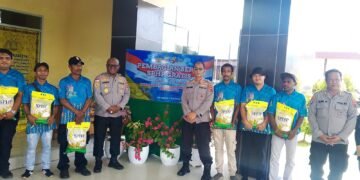 Momentum Hari Bhayangkara ke-80, Biro SDM Polda Papua Bagikan Beras SPHP 