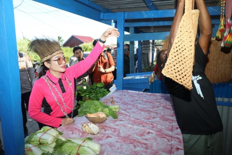 Dorong Pemberdayaan Ekonomi Masyarakat, Kapolda Papua Resmikan Lapak Mama-Mama Papua di Merauke