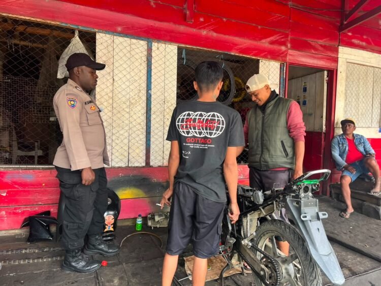 Dekatkan Diri dengan Masyarakat, Sat Binmas Polres Tolikara Berikan Edukasi Kamtibmas
