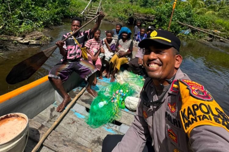 Kapolsek Pantai Barat Pererat Silaturahmi dengan Tokoh Adat Lewat Sambang Kampung