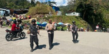 Patroli Humanis Polsek Karubaga Hadir di Tengah Aktivitas Warga, Wujudkan Situasi Kamtibmas yang Aman dan Kondusif