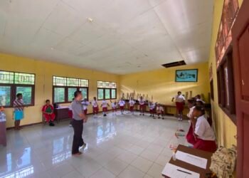 Tanamkan Jiwa Nasionalisme Sejak Dini, Polsek Asiki Berikan Wawasan Kebangsaan kepada Peserta MPLS dan Intensifkan Patroli Kamtibmas