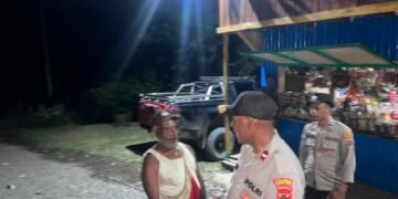 Perkuat Sinergi dengan Warga, Personel Polsek Kelila Intensifkan Patroli Dialogis Malam Hari