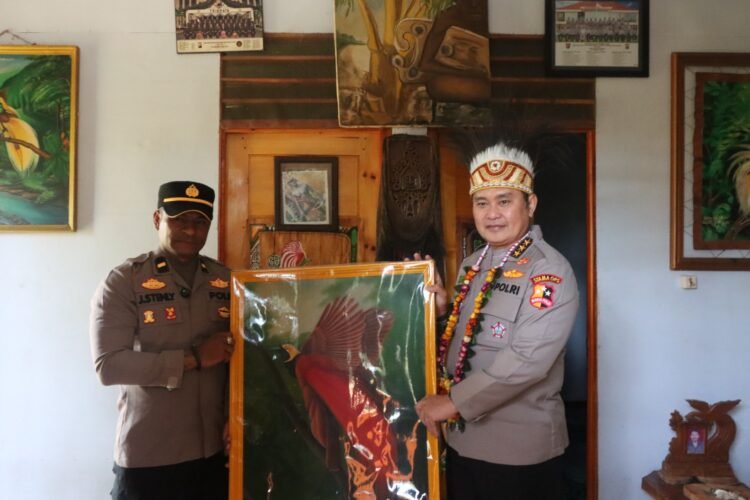 Polri Dukung Generasi Emas Papua, Astamaops Kapolri Salurkan Bantuan Pendidikan di Wesaput