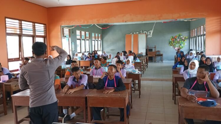 Bentengi Generasi Muda dari Judi Online, Kapolsek Tanah Miring Edukasi Siswa Baru di Masa MPLS