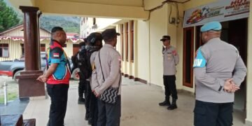 Patroli Humanis Polres Tolikara Perkuat Rasa Aman Masyarakat di Kota Karubaga