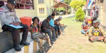 Utamakan Musyawarah, Sat Binmas Polres Tolikara Mediasi Sengketa Dana Kampung Secara Humanis