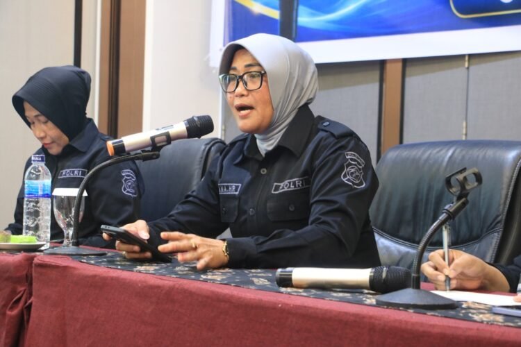 Asah Profesionalisme Wartawan Radio, Bid Humas Polda Papua Berbagi Teknik Konferensi Pers dan Door Stop