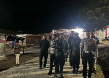 Sambut HUT ke-81 RI, Satpolairud Polres Sarmi Bersama Nelayan Nusantara Bersihkan Pantai Kali Bagre