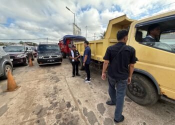 Cegah Penyalahgunaan BBM Bersubsidi, Satreskrim Polres Merauke Tertibkan Antrean Kendaraan di SPBU Ahmad Yani