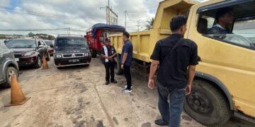 Cegah Penyalahgunaan BBM Bersubsidi, Satreskrim Polres Merauke Tertibkan Antrean Kendaraan di SPBU Ahmad Yani