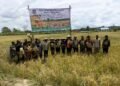 Dukung Ketahanan Pangan Nasional, Kapolsek Bonggo Turun Langsung Tanam dan Panen Padi Bersama Petani