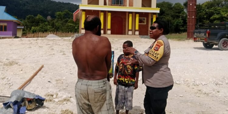 Polri Hadir untuk Sesama, Sat Binmas Polres Mamberamo Tengah Berikan Dukungan Untuk Gereja Katolik Santo Yusuf