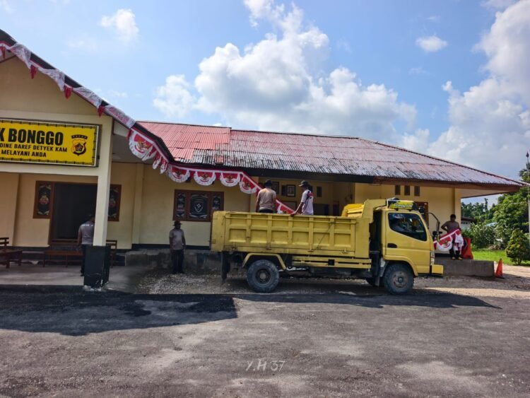 Semarakkan HUT Ke-81 Kemerdekaan RI, Polsek Bonggo Pasang Umbul-Umbul dan Bendera Merah Putih