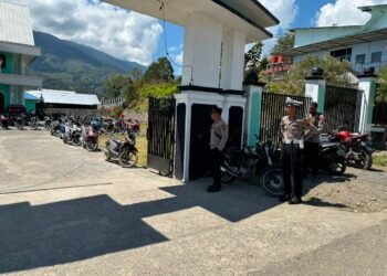 Polres Tolikara Kawal Pelaksanaan Ibadah Minggu, Pastikan Jemaat Beribadah dengan Aman dan Khusyuk