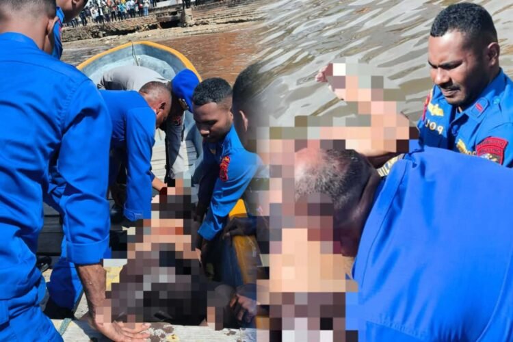 Respons Cepat Ditpolairud Polda Papua Evakuasi Korban Tenggelam di Pantai Dok 2