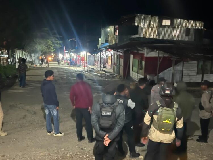 Patroli Malam Polres Tolikara, Polisi Pastikan Warga Beraktivitas dengan Aman