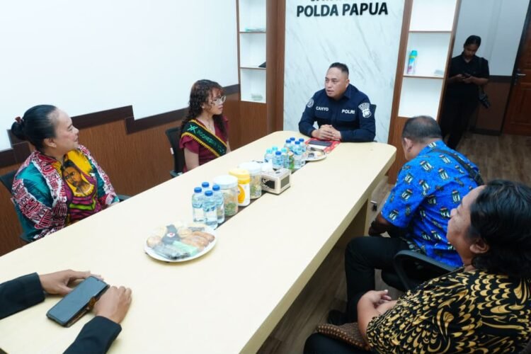 Kabid Humas Polda Papua Terima Audiensi Delegasi Indonesian Youth Exchange Chapter Kuala Lumpur