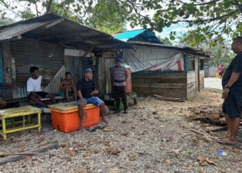 Sat Polairud Polres Biak Numfor Sambangi Pantai Tiptop, Ajak Warga Jaga Kamtibmas dan Keselamatan Laut