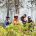 Polres Boven Digoel Bersama PMK Bergerak Cepat Padamkan Kebakaran Lahan di Jalan Trans Papua