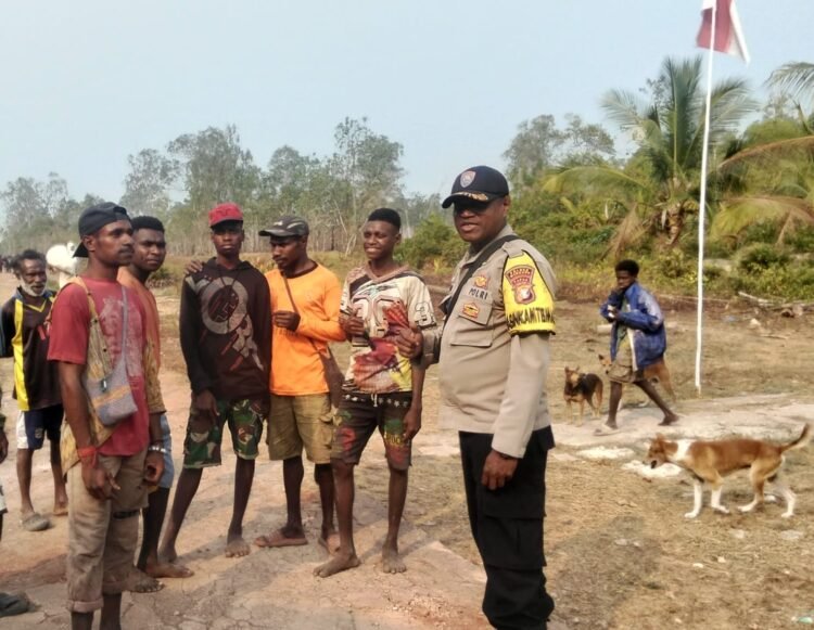 Bhabinkamtibmas Kampung Padua Sambangi Warga, Sampaikan Pesan Kamtibmas dan Cegah Karhutla