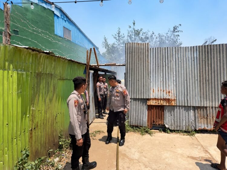 Sinergi Polri, TNI dan Warga, Kebakaran Lahan di Kampung Harapan Makmur Berhasil Dipadamkan