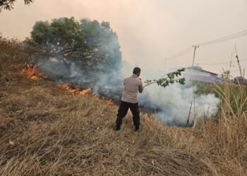 Respons Cepat Polsek Tanah Miring, Karhutla Dekat Permukiman Berhasil Dipadamkan
