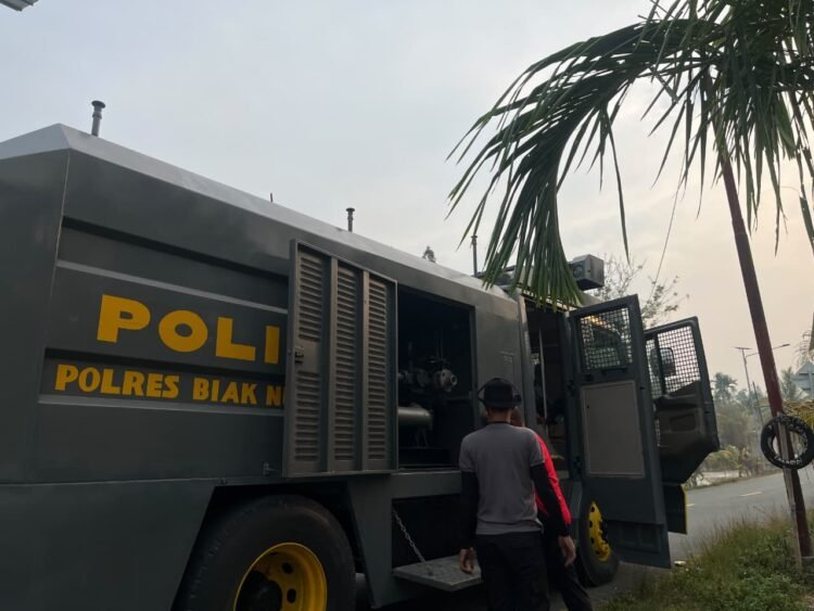 Polres Biak Numfor Bergerak Cepat Tangani Karhutla di Kampung Urfu Sub Yendidori
